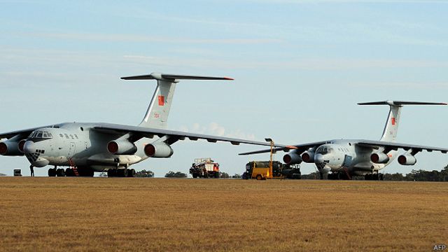中国空军派遣两架伊尔-76运输机参加搜索行动。