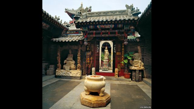 图辑：“隐形人”刘勃麟伦敦举行个人展 - BBC 英伦网