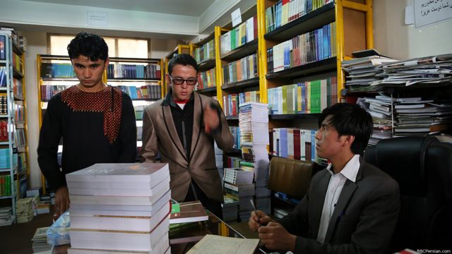 روز جهانی کتاب بازار کتاب افغانستان رونق می گیرد Bbc News فارسی