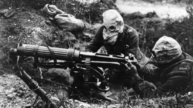 Soldados con máscaras antigás en la Primera Guerra Mundial