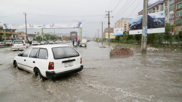 بارش شدید باران و آب گرفتگی خیابان ها در کابل Bbc News فارسی