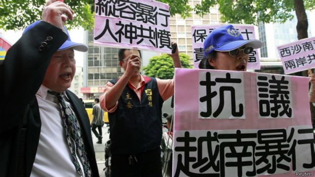 台湾加派航班运载越南台商返台 Bbc News 中文