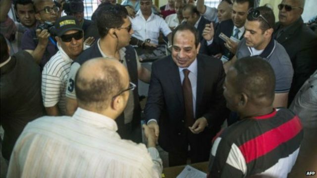 在當天投票開始後，賽西出現在開羅的Heliopolis投票站。他被普遍認為將輕易勝出