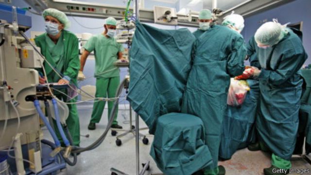 جلوگیری از خونریزی مهمترین اقدام درمانی در حوادث و سوانح است که زمان در آن اهمیت حیاتی دارد