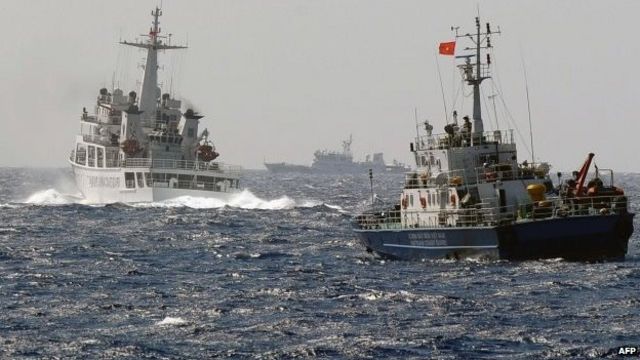 Tàu Việt Nam và Trung Quốc đối đầu trong vụ giàn khoan