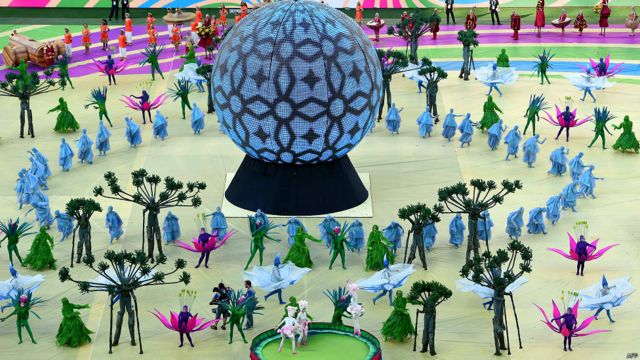 660名舞蹈演員在聖保羅體育場參加了絢麗多彩的開幕式表演。