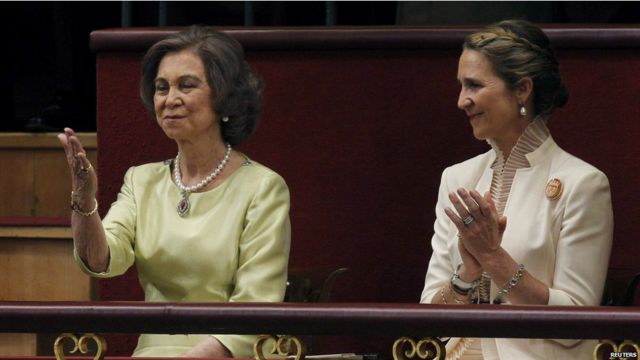 菲利佩國王的母親，索非亞王太后（左）與菲利佩國王的姐姐在加冕登基儀式上。
