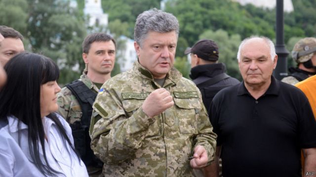 Порошенко анонсировал усиление контроля на Донбассе