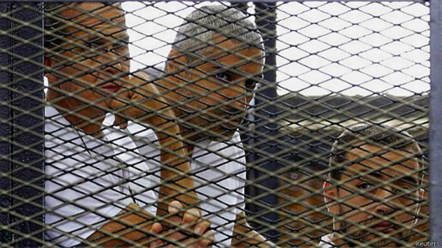 يقول فيسك إن السجن يستخدم في مصر كوسيلة روتينية لإخراس الصحفيين