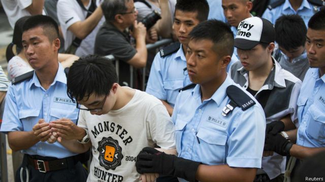 Арест протестующих в Гонконге