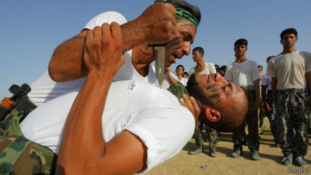انضم متطوعون شيعة لصفوف الجيش العراقي لمواجهة تقدم تنظيم 