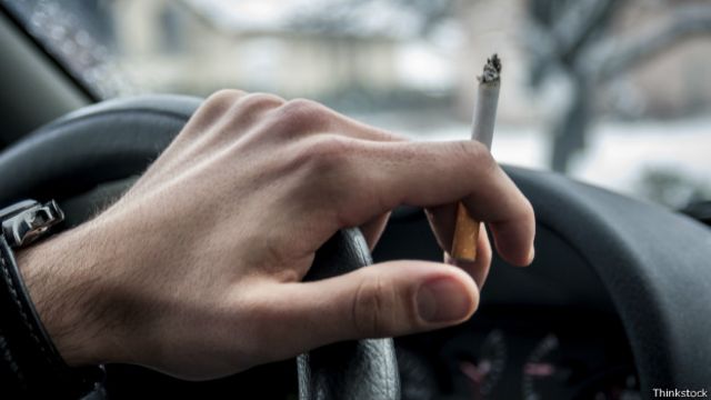 País de Gales quer proibir fumo em carro com criança - BBC 