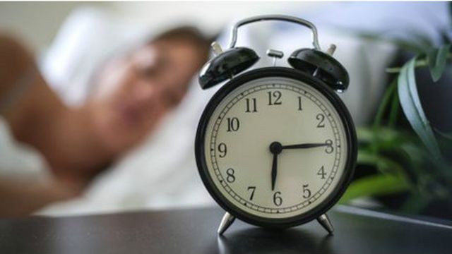 研究表明睡眠和清醒的形態影響人們的決定。