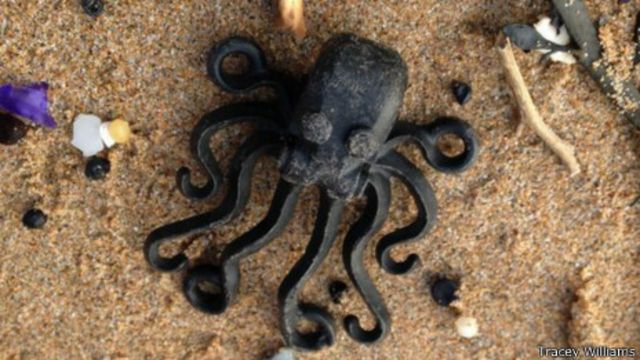 Las Playas A Las Que Llegan Millones De Lego Naufragados Bbc News Mundo