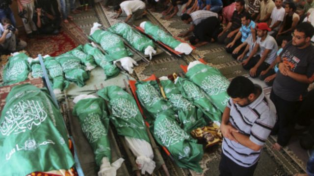 قتل 24 شخصا من عائلة واحدة في قصف اسرائيلي على منزل بقطاع غزة