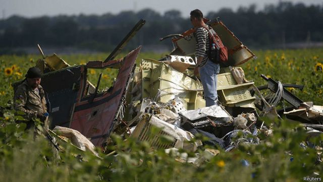 На месте крушения рейса MH17