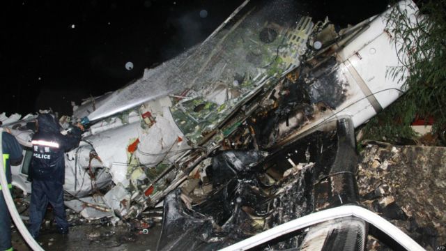 7月23日下午，台灣復興航空1架GE222班機從高雄小港機場飛往澎湖馬公機場，突然迫降重摔。民航局稱至少47人遇難，11人生還。
