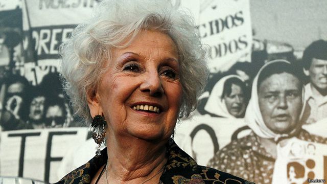 La conmovedora historia de Estela de Carlotto, la Abuela de Plaza de Mayo que encontró a su nieto - BBC News Mundo
