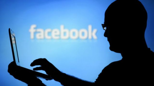 ام موقع التواصل الاجتماعي فيسبوك بدراسة تحكم من خلالها بما يظهر في صفحة 