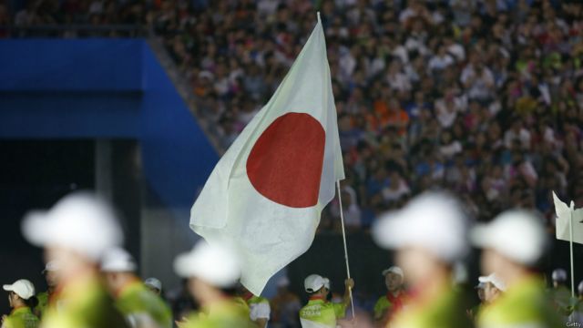 日本代表團入場。中日關係近來緊張，此前有報道說，日本青奧會建議隊員不要在公共場所穿日本隊服，以免引起不必要的麻煩。