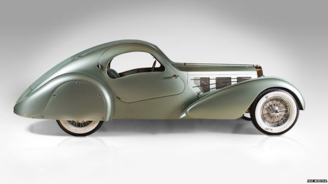 展覽包括歐美最著名的汽車製造商的概念車設計模型和圖紙。圖為布加迪於1935年推出的1935 Bugatti Type 57S Compétition Coupé Aerolithe概念汽車。