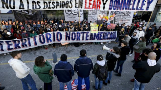 Protesto contra fundos abutres em frente à gráfica Donnelley, na Argentina. Foto: AP
