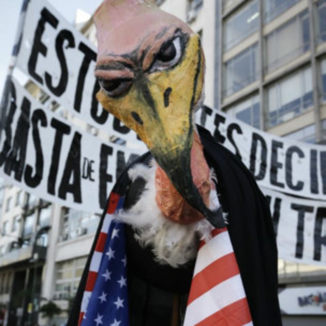 Protesto contra fundos abutres em frente à gráfica Donnelley, na Argentina. Foto: AP