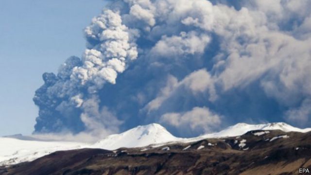 تسبب بركان "أيافيالايوكل" في أيسلندا عام 2010 في أكبر إغلاق للملاحة الجوية في أوربا منذ الحرب العالمية الثانية