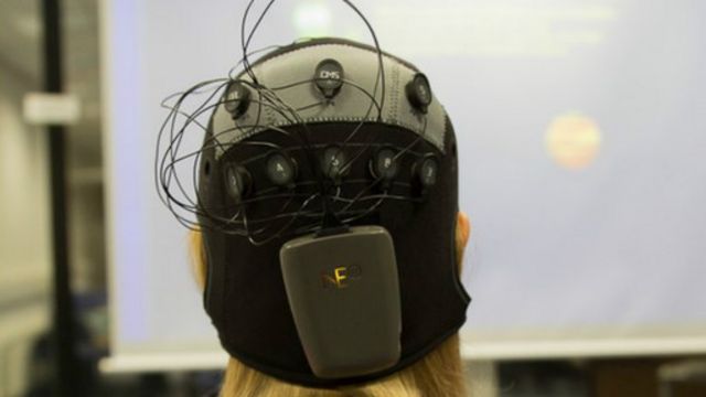يمكن لأجهزة التحفيز الكهربي الموجودة بجامعة أكسفورد أن تصدر تيارات كهربية تستهدف أجزاء مختلفة من الدماغ