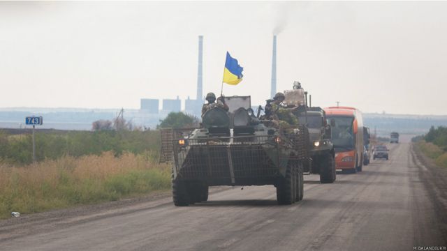 Блокпост: будни украинских военных на передовой - BBC News Україна