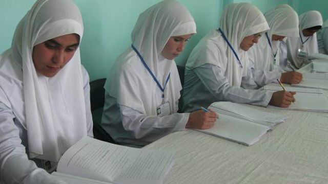 د غور ولایت د قابلو روزنیز مرکز چې اوس مهال ۲۵ قابلې په کې په زده کړه بوختې دي