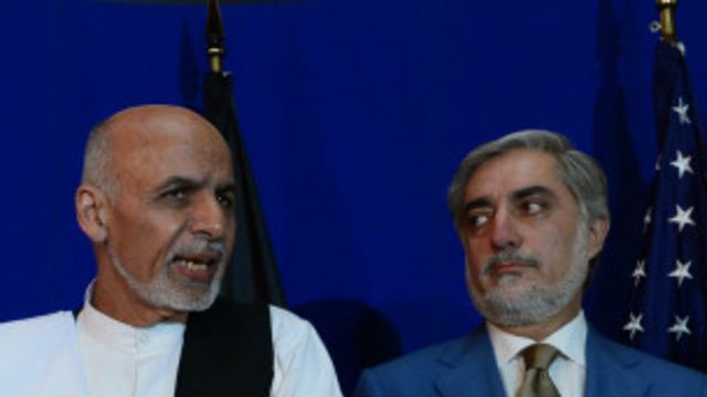 Accord de partage du pouvoir en Afghanistan: Ashraf Ghani (à gauche) devient président et Abdullah Abdullah nomme le PM.