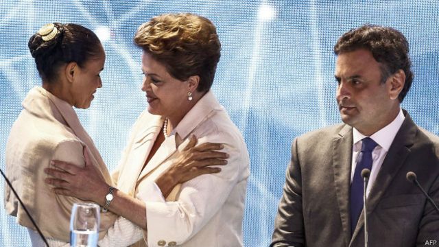 Marina Silva, candidata del Partido Socialista brasileño, saludó a su rival del Partido de los Trabajadores y actual presidenta Dilma Rousseff frente al postulante socialdemócrata Aécio Neves durante un debate televisado.