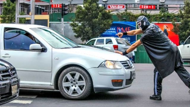 Peatonito, súper héroe de los peatones de México. Foto: página Facebook de Peatónito