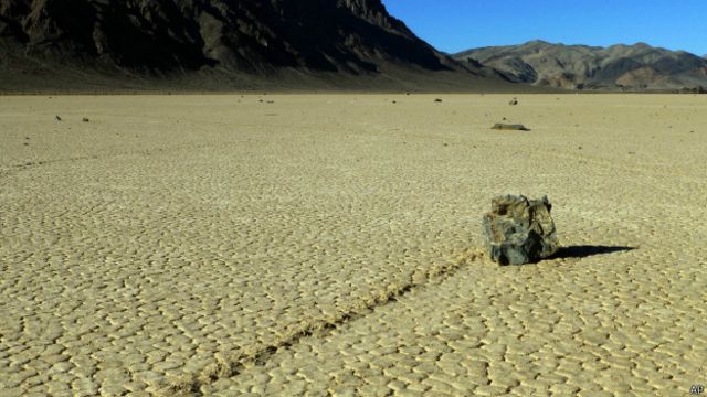 Cientistas Desvendam Misterio Das Pedras Que Andam Na California Bbc News Brasil