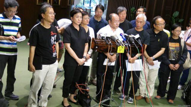 在中國全國人大常委會決定2017年香港特首普選不能有公民提名之後，香港民主派人士紛紛作出反應。