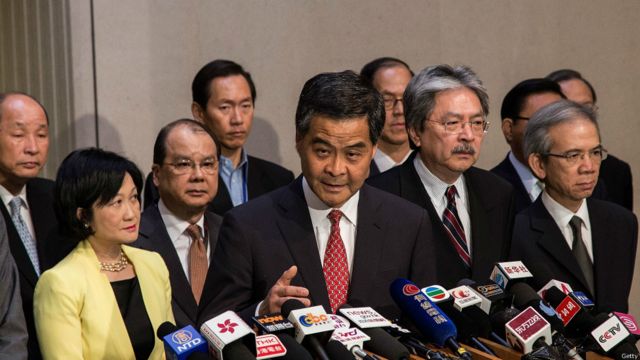 香港行政長官梁振英形容，這次人大常委會定出的行政長官選舉的框架，一定比上一次，由1200人選出行政長官更民主。