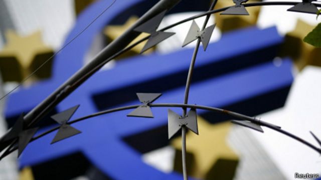 Alambre de púa fuera de la sede del Banco Central Europeo en Fráncfort