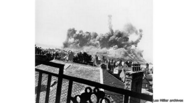 قصف جوي لمدينة سان مالو (من أرشيف لي ميلر)