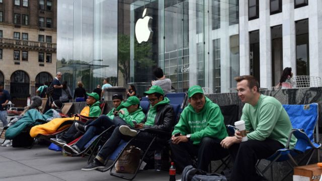 Filas para comprar iPhone 6
