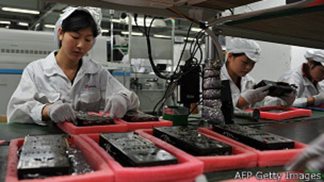 Trabajadores en una fábrica de Shenzhen
