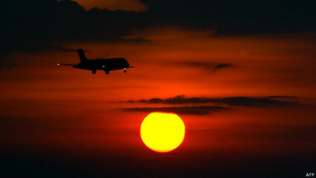 Aterrizaje de avioneta en Maiquetía