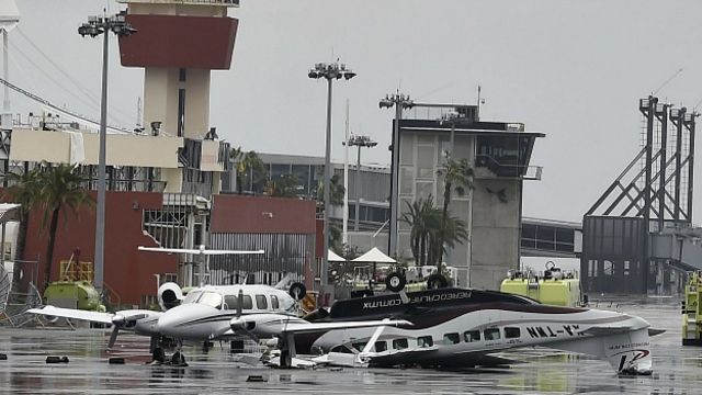Aunque los dos aeropuertos de Baja California Sur están cerrados para operaciones comerciales, fueron habilitados para el puente aéreo.  En la imagen, aeropuerto de San José del Cabo.  Foto de Getty Images.