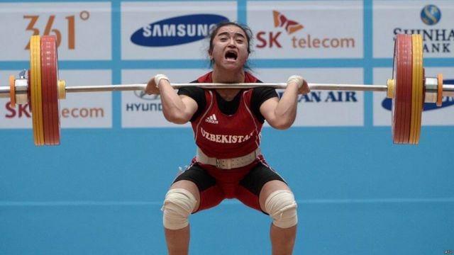 O‘zbekistonlik sportchilar Inchondagi Yozgi Osiyo O‘yinlarining birinchi kunida sportning 11 turi bo‘yicha g‘oliblik uchun kurash olib borishmoqda. O‘yinlarda O‘zbekiston hisobidagi ilk medalni esa, og‘ir atletika bahslarida Mahliyo Tog‘ayeva keltirdi.