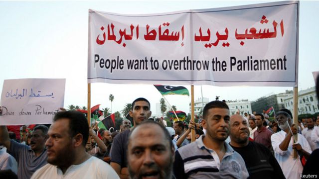 مظاهرة لمؤيدي ميليشيات مصراته في العاصمة طرابلس تندد ببرلمان طبرق