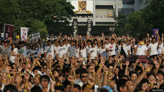 香港高校学生在中文大学“百万大道”参与罢课集会(22/9/2014)