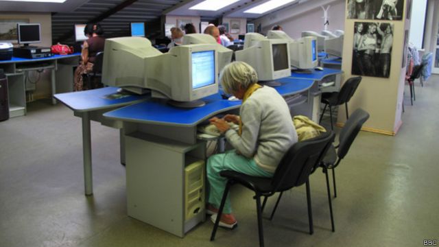 Internet café na Rússia (Foto: BBC)