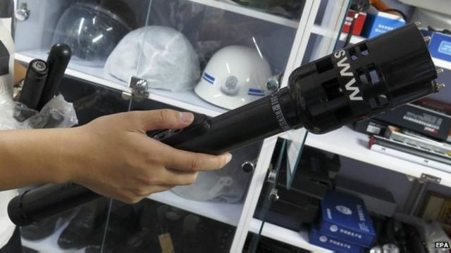 बिजली के झटके देने वाला टॉर्च
