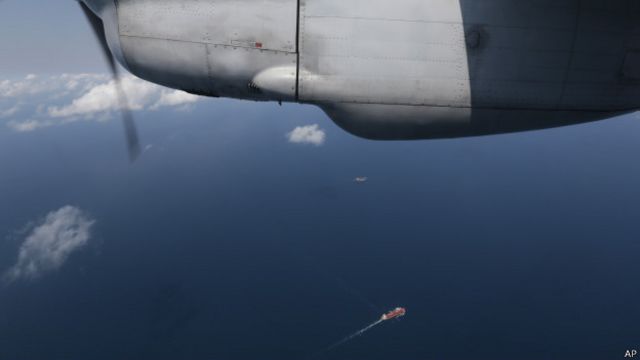 越南飛機在南海上空飛行