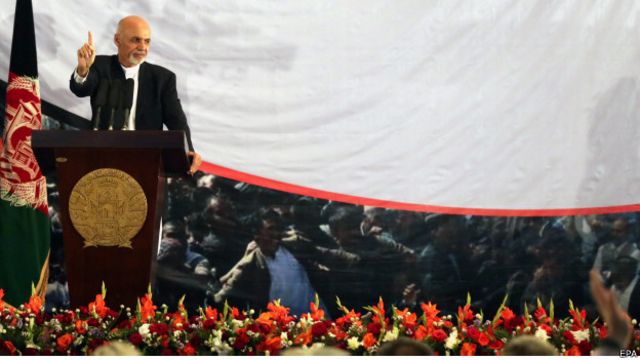 Presiden baru Ashraf Ghani akan berbagi kekuasaan dengan rival elektoralnya[resAbdullahAbdullah[resAbdullahAbdullah[resAbdullahAbdullah[resAbdullahAbdullah